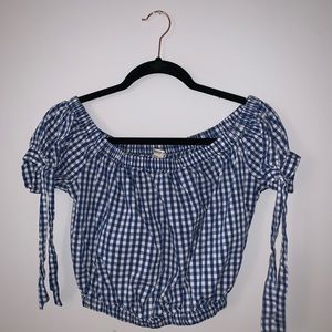 💙 Off the shoulder white & blue plaid crop-top